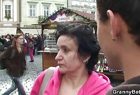 Vanha isoäiti, matkailu -, ja hyppääminen hänen dick granny täyspitkä porno elokuvia verkossa