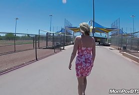 Paksu elin, milf vie se perse perse auki park-puistossa