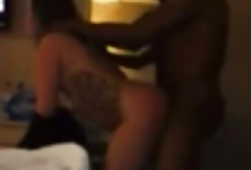 Huijaaminen vaimo joutuu kuseen, kun hänen miehensä on asetus. huijaaminen porno junassa venäjän