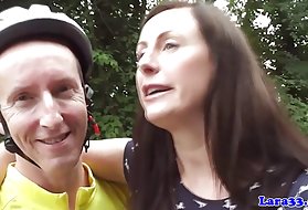 Euro englanti milf, sukat, anaali, naida, anal-play porno kännissä tyttöystävänsä verkossa