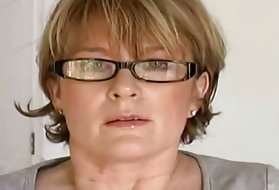 Huumeiden tytär porno tekee sen tavalla (nonude itsetyydytys)
