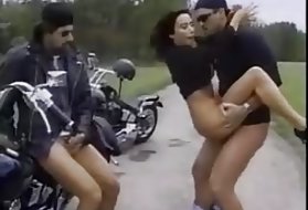 Porno videot erika bella kolme kolme porno kouluiässä