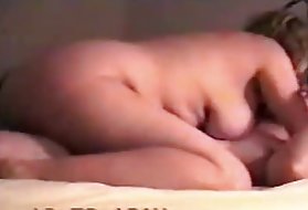 Kypsä vitun kanssa poikapuoli ja miehensä työskentelee yöllä, yöllä vittu oma kotitekoinen porno